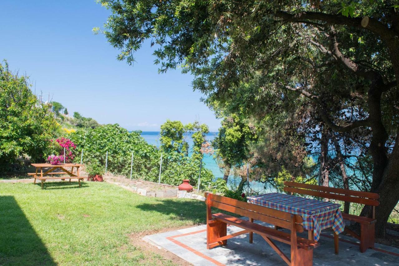 Pension Giannis Αdults Only Koinira Luaran gambar