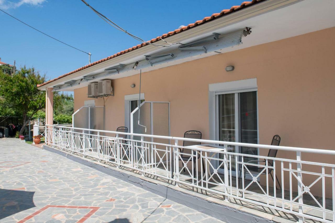 Pension Giannis Αdults Only Koinira Luaran gambar